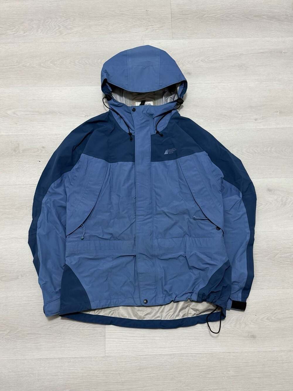 Vintage 90s Mountain Equipment Co-op (MEC) Waterproof Shell Jacket M